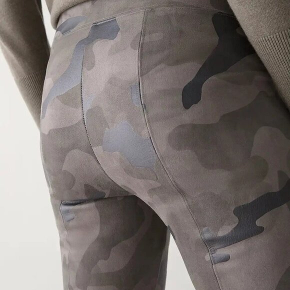 WHBM Camo Print Runway Legging Size 12L - Picture 13 of 13